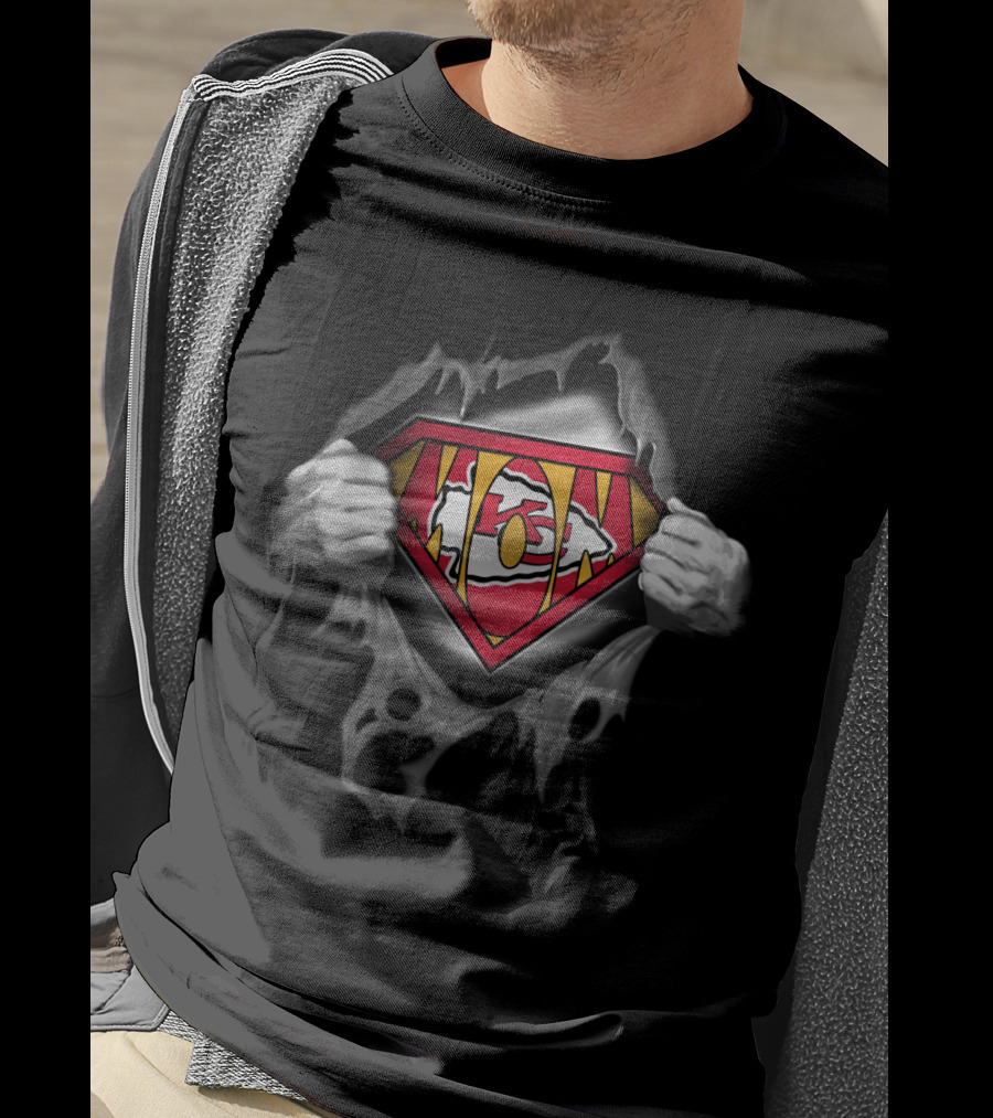 Super Mom Chiefs Logo Torn Chest T-Shirt