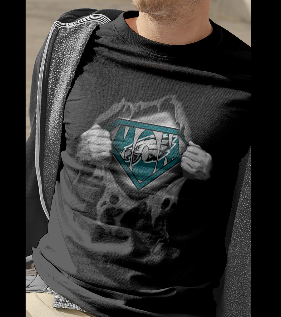 Eagles Super Mom Shield With Eagle Logo Inside Torn Superman Emblem T-Shirt