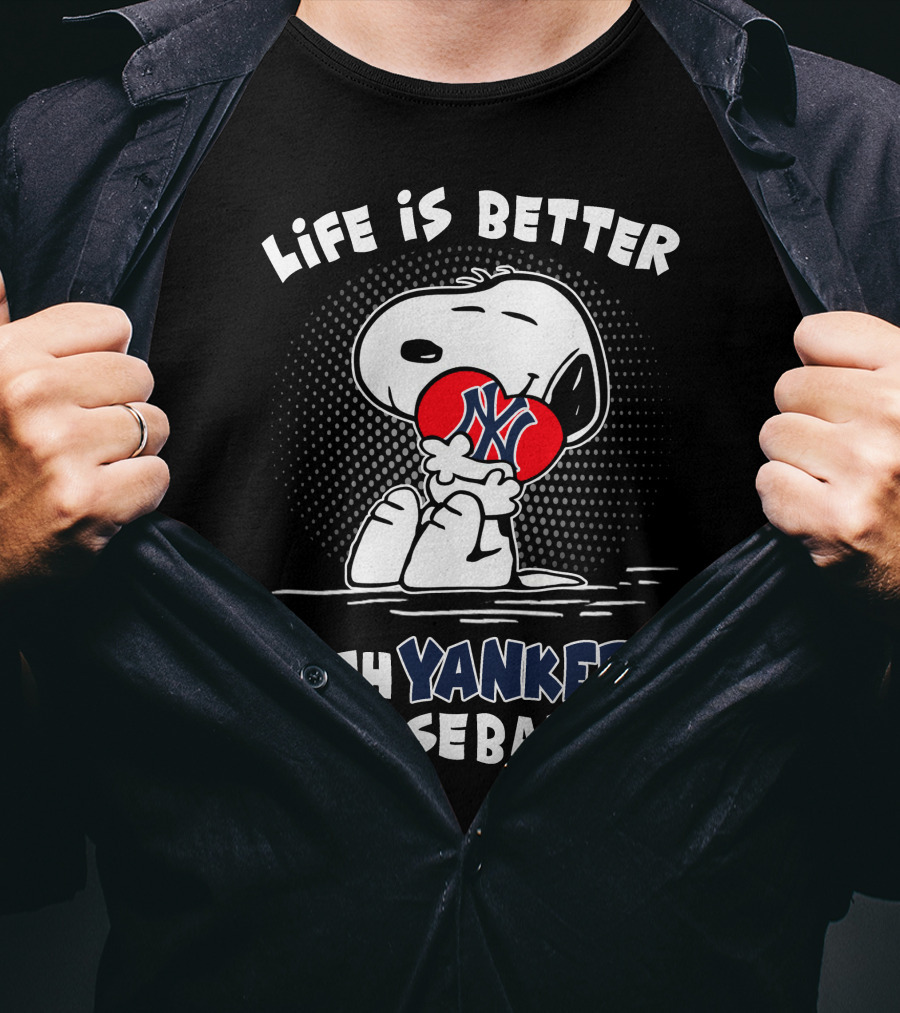 Life Is Better With Yankees Baseball Snoopy Hugging T-Shirt