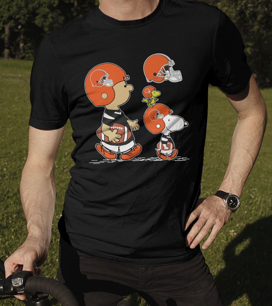 Browns Charlie Brown Snoopy Woodstock Football Helmets T-Shirt