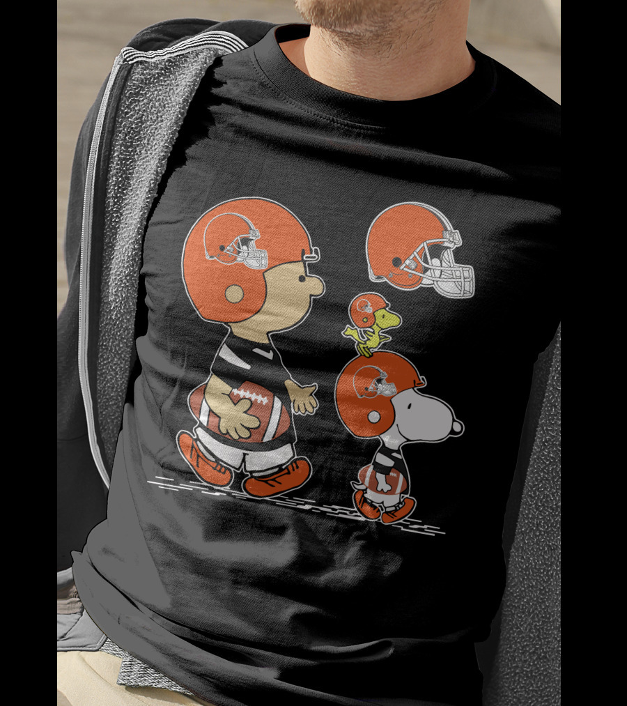 Browns Snoopy Charlie Woodstock Football Helmets Peanuts NFL Collaboration T-Shirt