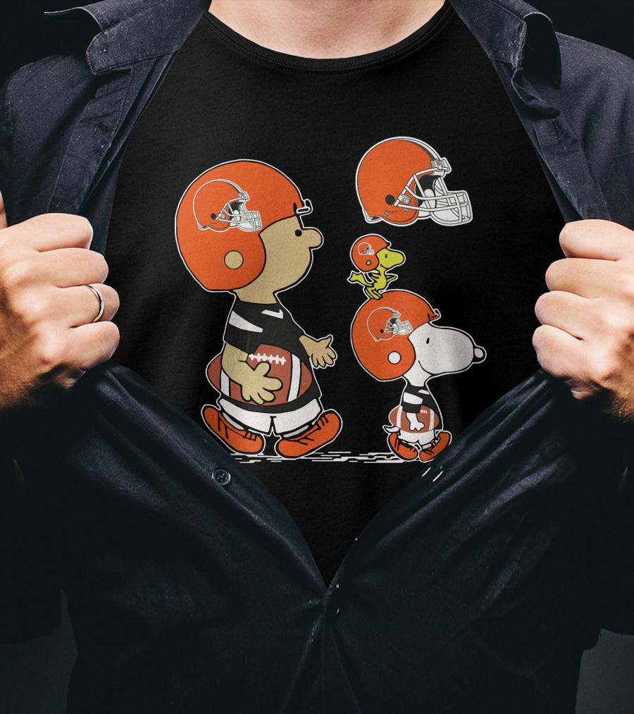 Browns Snoopy Charlie Woodstock Football Helmets Peanuts NFL Collaboration T-Shirt