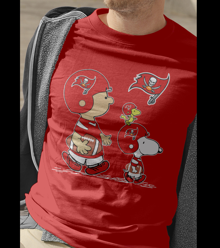Peanuts Buccaneers Snoopy And Woodstock Football Helmets And Flag T-Shirt