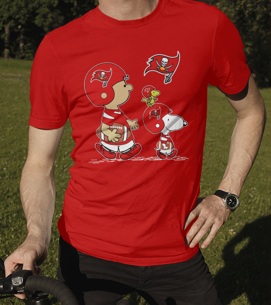 Peanuts Buccaneers Snoopy And Woodstock Football Helmets And Flag T-Shirt