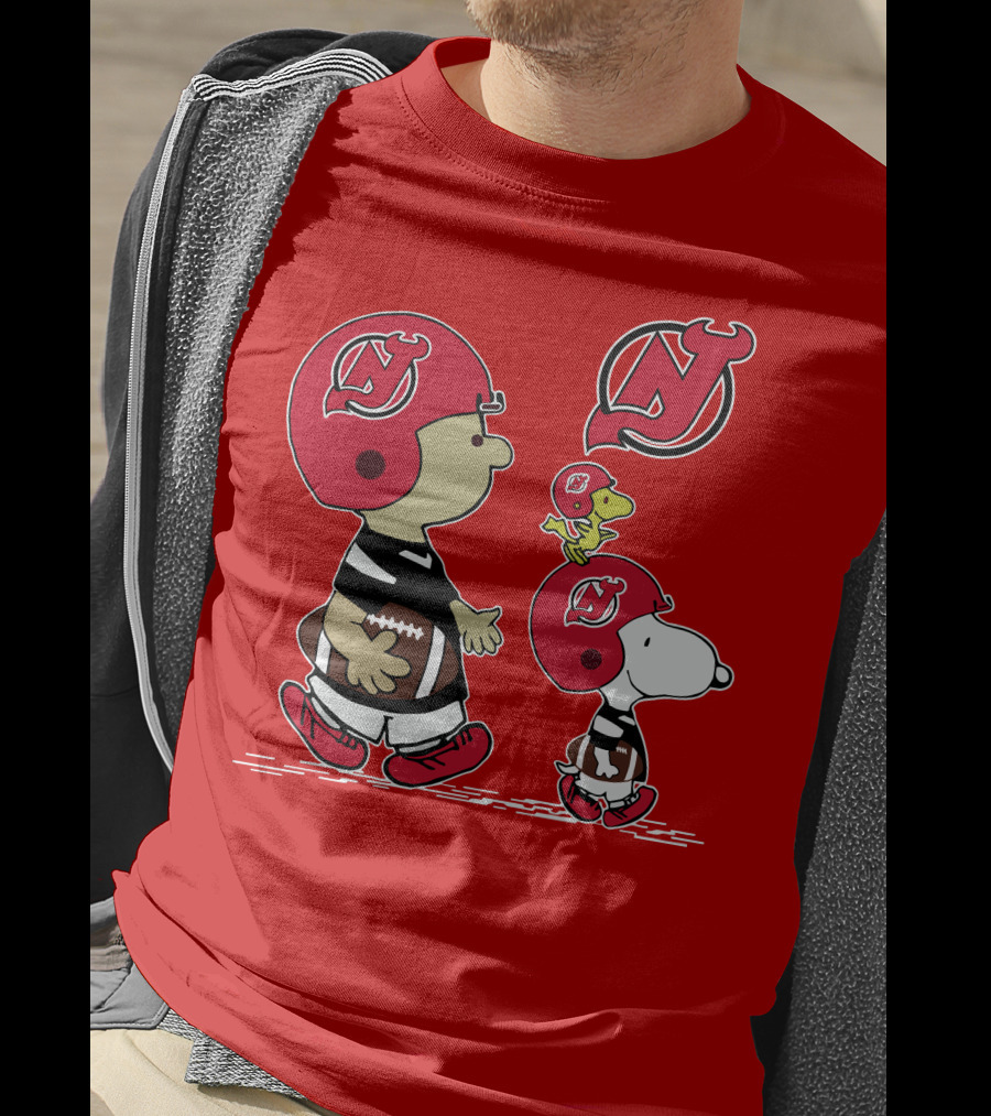 New Jersey Devils Snoopy And Woodstock Football Helmet T-Shirt