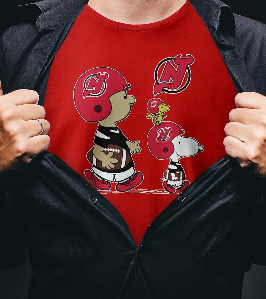 New Jersey Devils Snoopy And Woodstock Football Helmet T-Shirt