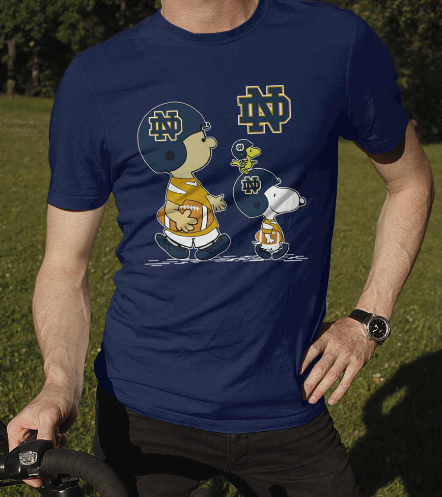 Notre Dame Fighting Irish Peanuts Characters Football Fan Scene T-Shirt