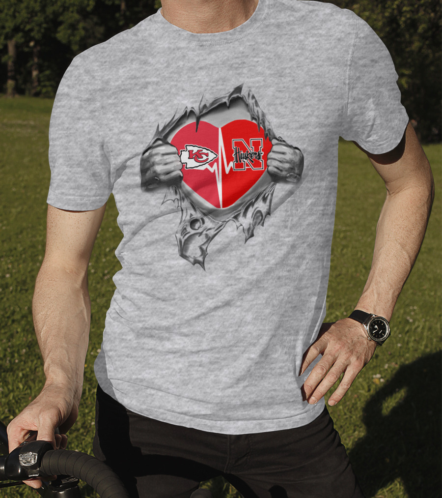 Chiefs Huskers Heart Logo Peeling T-Shirt