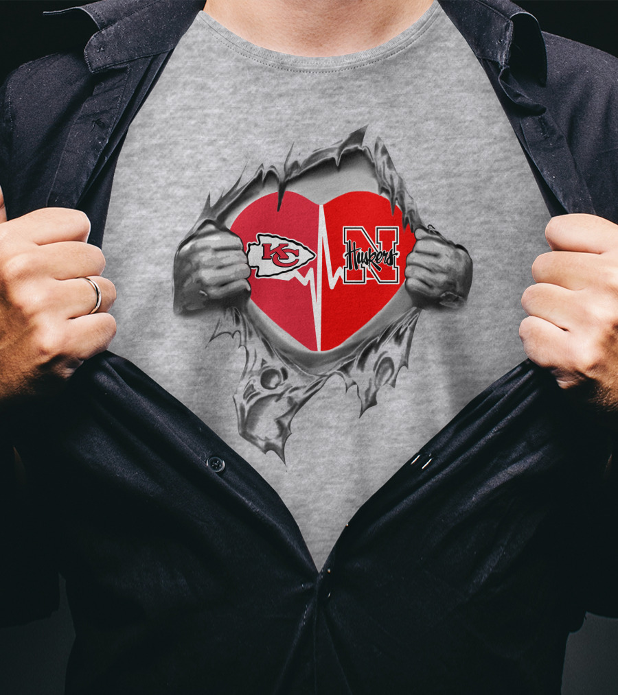 Chiefs Huskers Heart Logo Peeling T-Shirt