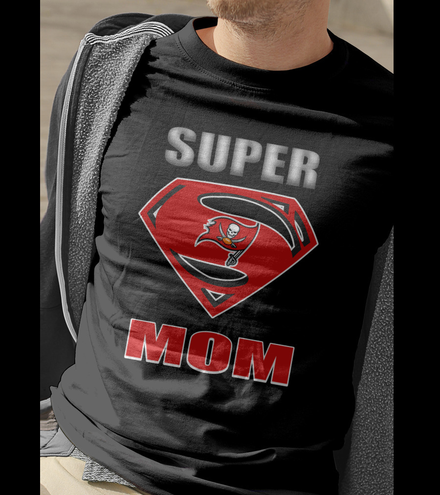 SUPER MOM Buccaneers Skull T-Shirt