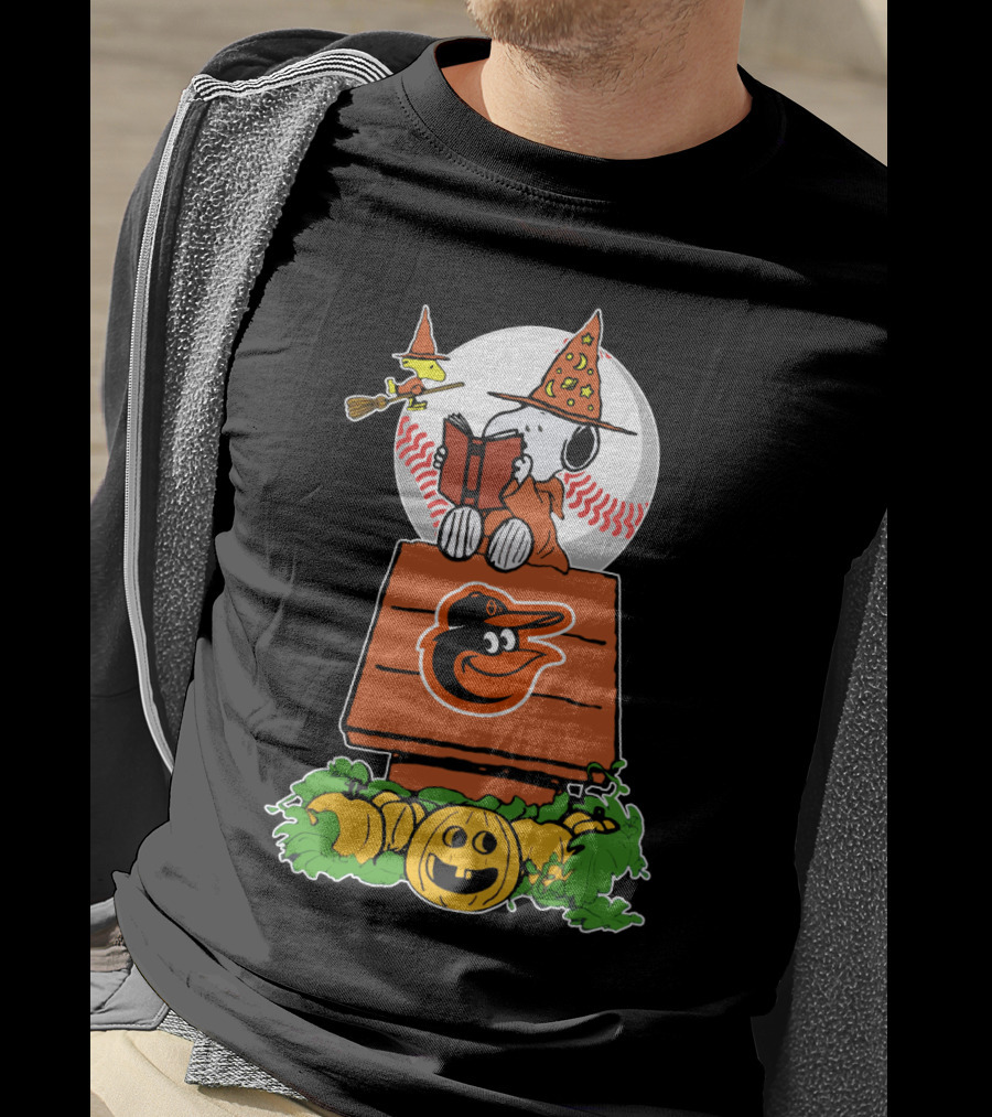 Baltimore Orioles Halloween Snoopy Reading On Doghouse With Woodstock And Pumpkins T-Shirt