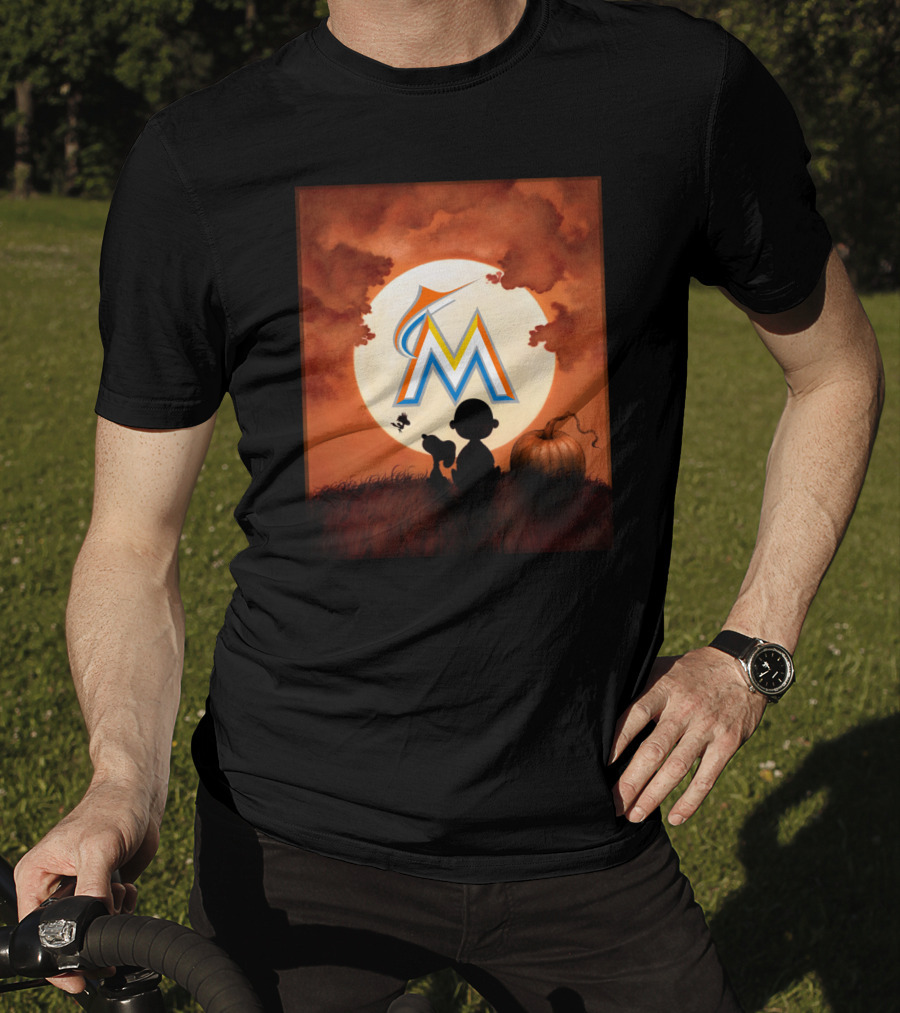 Halloween Miami Marlins Moonlit Silhouette And Pumpkin Scene T-Shirt