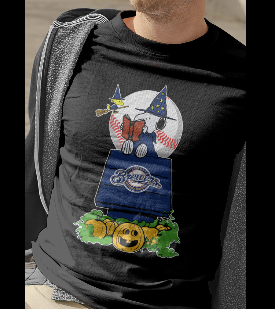 Milwaukee Brewers Halloween Snoopy Witch Baseball Pumpkin Scene T-Shirt