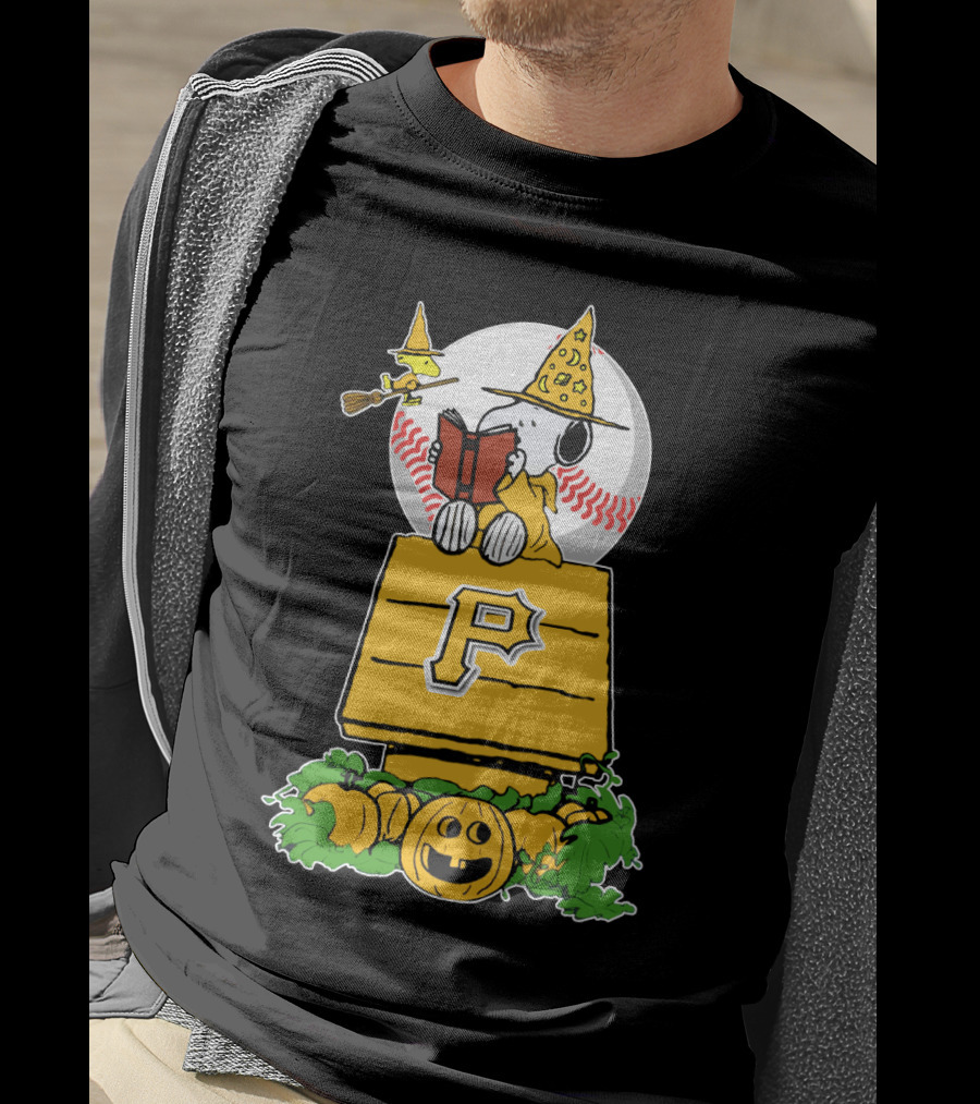 Snoopy Halloween Pittsburgh Pirates Peanuts Charlie Brown Pumpkin Moon Baseball T-Shirt