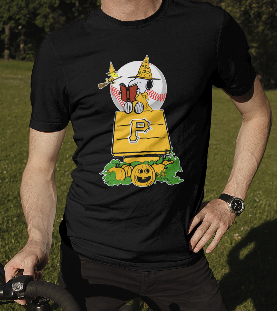 Snoopy Halloween Pittsburgh Pirates Peanuts Charlie Brown Pumpkin Moon Baseball T-Shirt