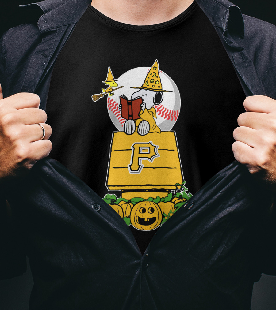 Snoopy Halloween Pittsburgh Pirates Peanuts Charlie Brown Pumpkin Moon Baseball T-Shirt