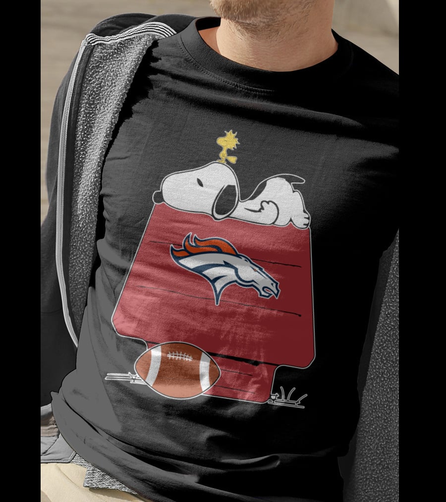 Denver Broncos Snoopy Woodstock Football Doghouse T-Shirt