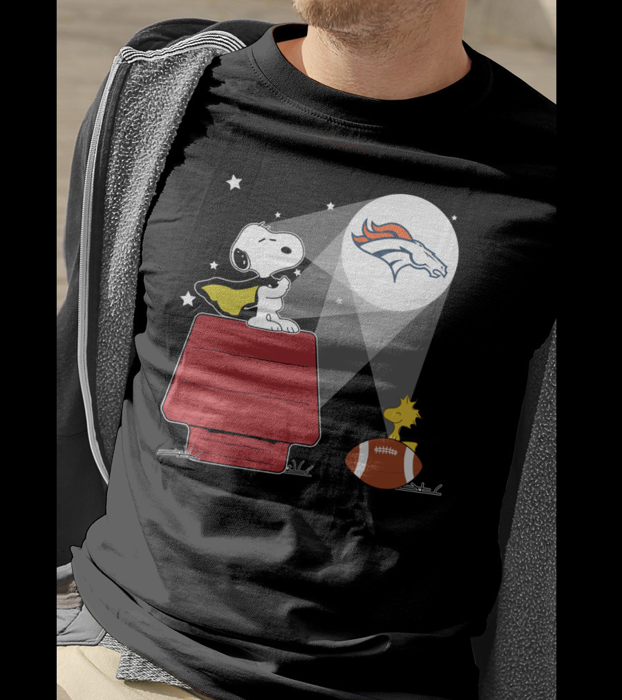 Denver Broncos Snoopy And Woodstock Football Night Scene T-Shirt