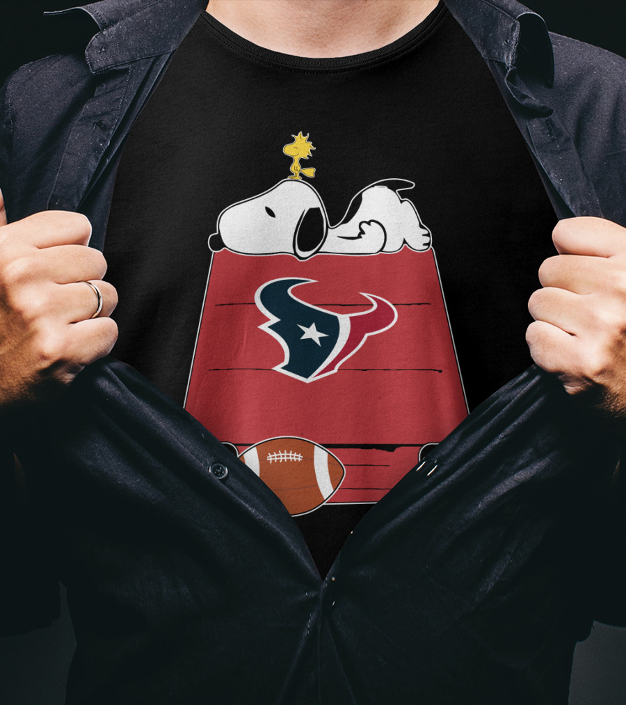 Snoopy And Woodstock Relax On Houston Texans Football Doghouse T-Shirt