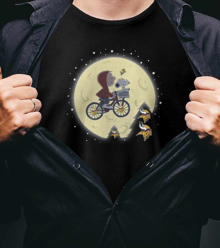 Halloween Minnesota Vikings Meets E.t. Moon Adventure With Peanuts Characters T-Shirt