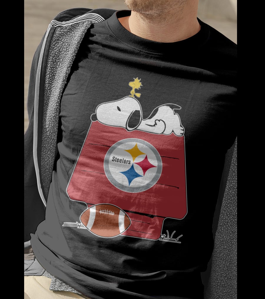 Snoopy And Woodstock With Pittsburgh Steelers Logo And Football On Doghouse T-Shirt