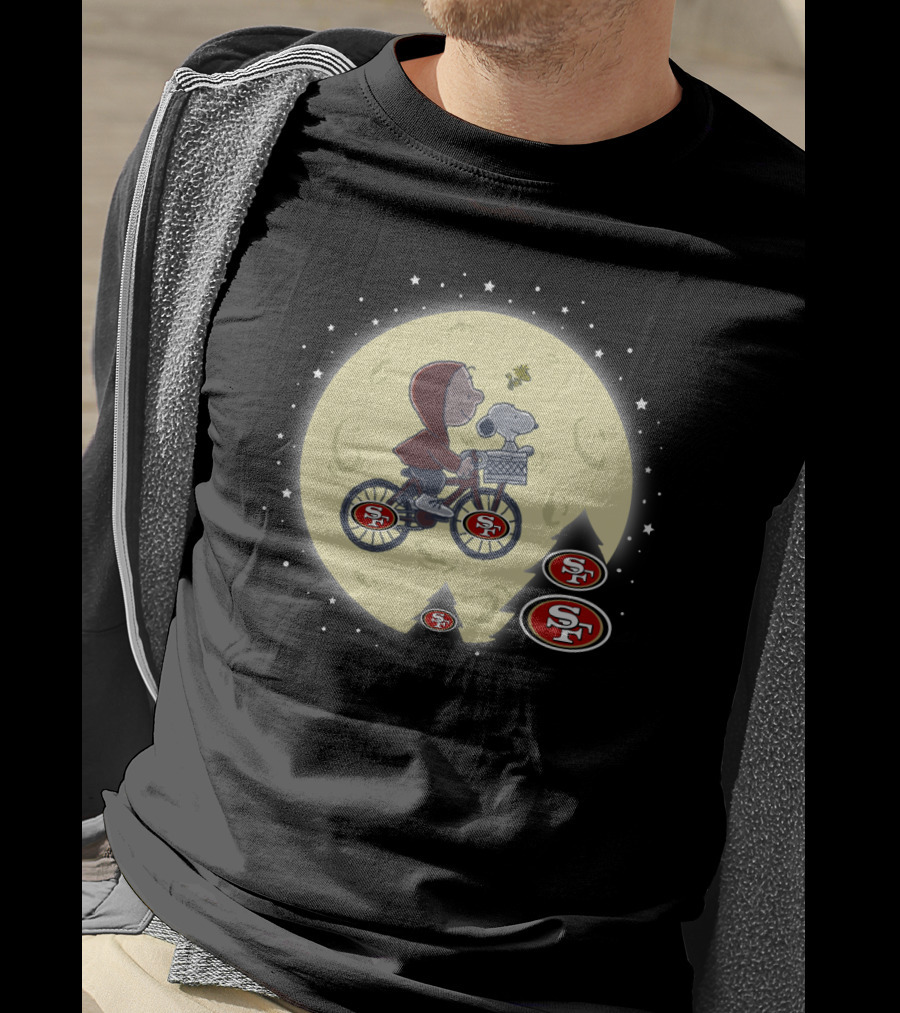 Halloween San Francisco 49ers Peanuts E.t. Moon Parody With Child And Dog On Bicycle T-Shirt
