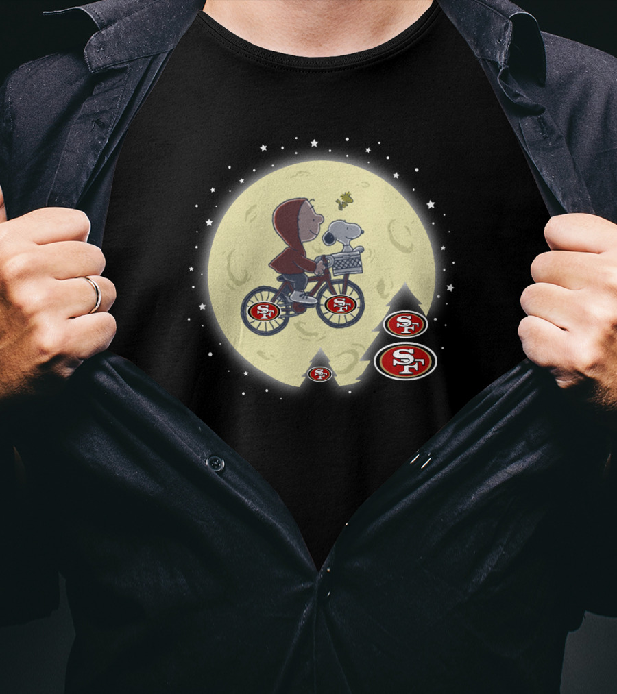 Halloween San Francisco 49ers Peanuts E.t. Moon Parody With Child And Dog On Bicycle T-Shirt