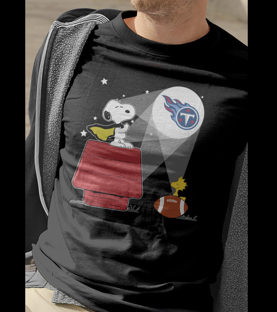 Snoopy And Woodstock With Tennessee Titans Moonlight Football Scene T-Shirt