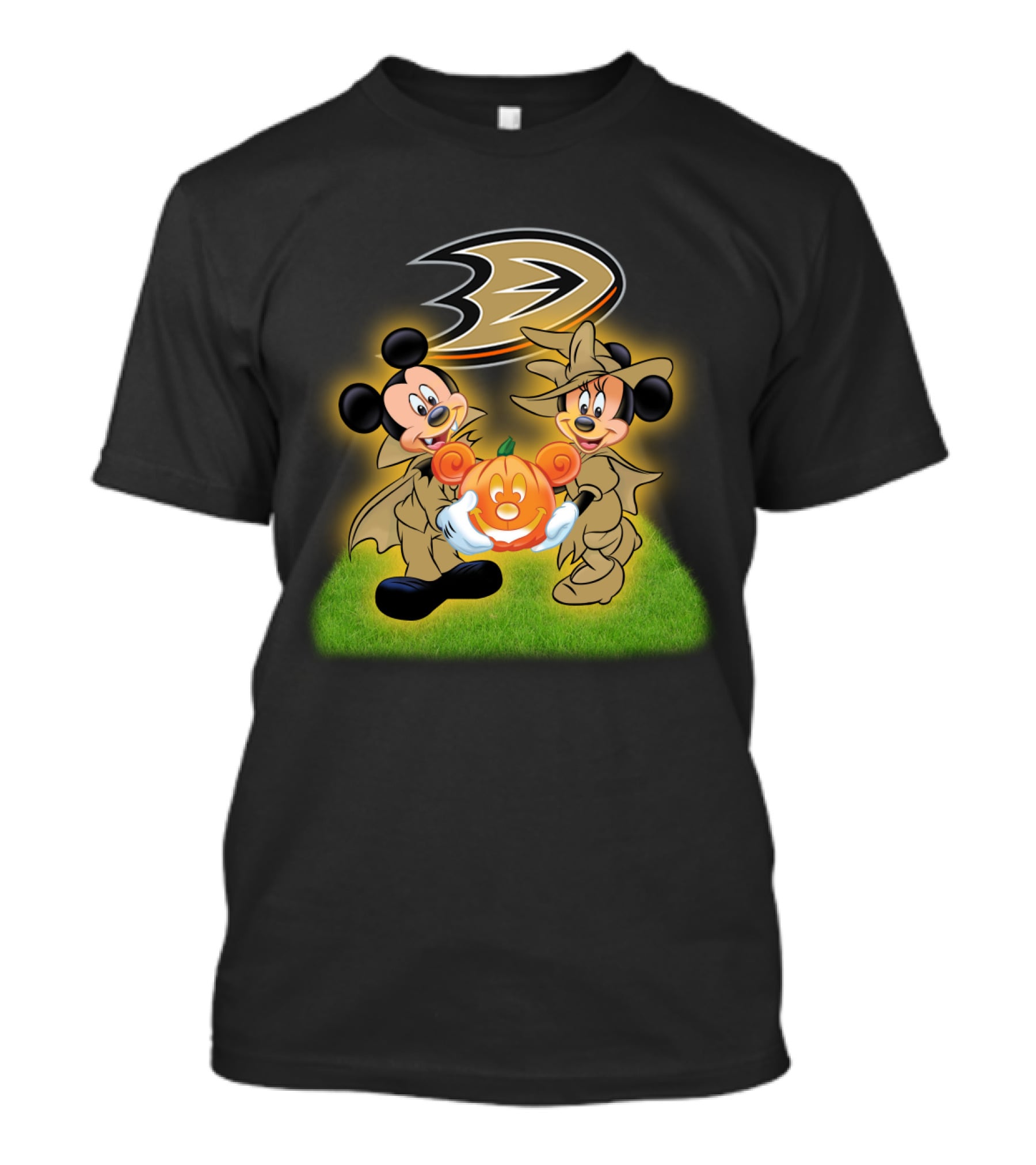 Anaheim Ducks Halloween With Mickey And Minnie Holding Pumpkin T-Shirt