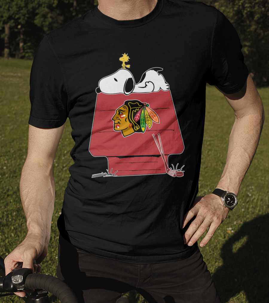 Chicago Blackhawks Snoopy Doghouse Peanuts Hockey T-Shirt