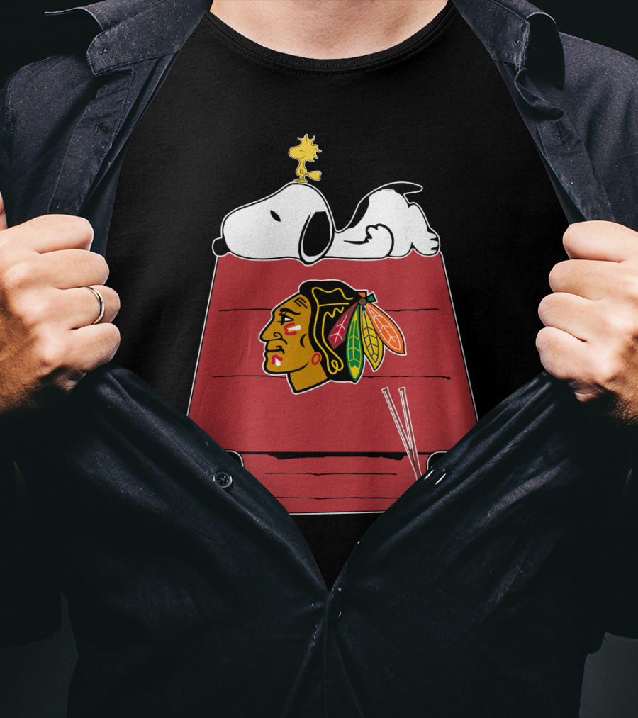 Chicago Blackhawks Snoopy Doghouse Peanuts Hockey T-Shirt
