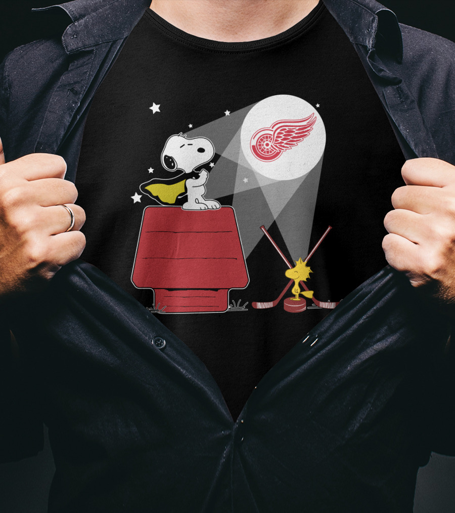 Detroit Red Wings Snoopy And Woodstock Moonlight Scene T-Shirt