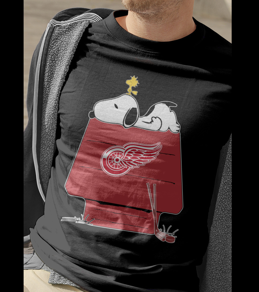 Detroit Red Wings Snoopy And Woodstock Relaxation Scene T-Shirt