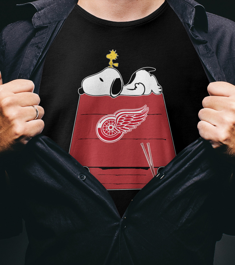 Detroit Red Wings Snoopy And Woodstock Relaxation Scene T-Shirt