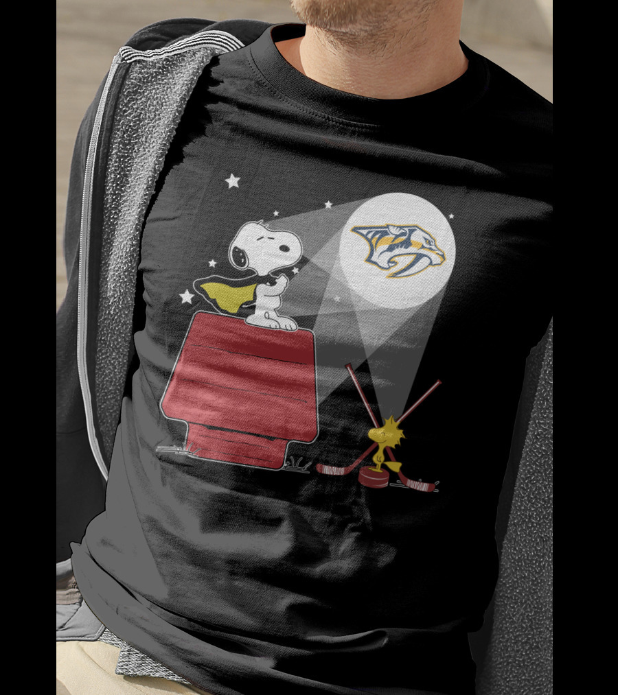 Nashville Predators Snoopy Woodstock Hockey Moonlight Scene T-Shirt