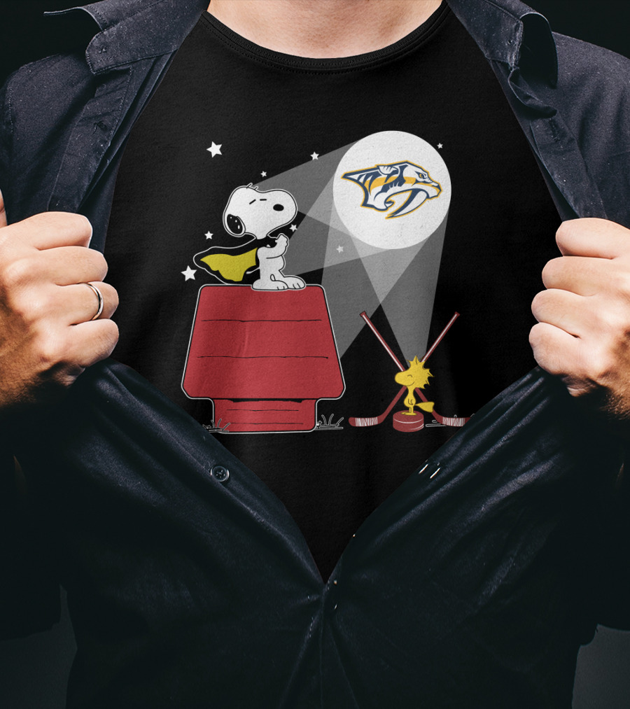 Nashville Predators Snoopy Woodstock Hockey Moonlight Scene T-Shirt