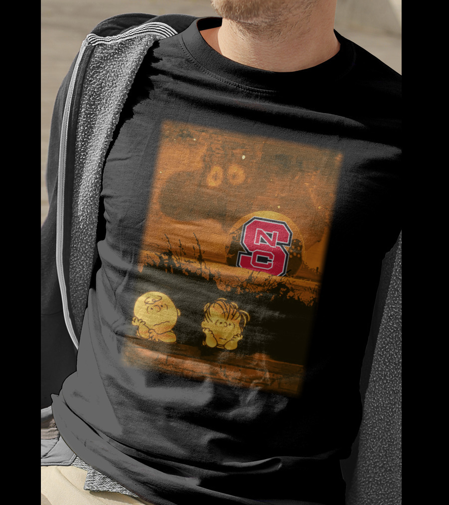 Nc State Wolfpack Football Halloween Peanuts Charlie Brown Linus T-Shirt