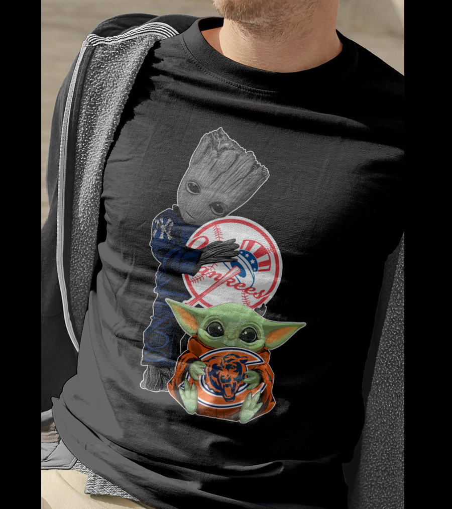 Yankees Groot And Baby Yoda Holding Chicago Bears T-Shirt