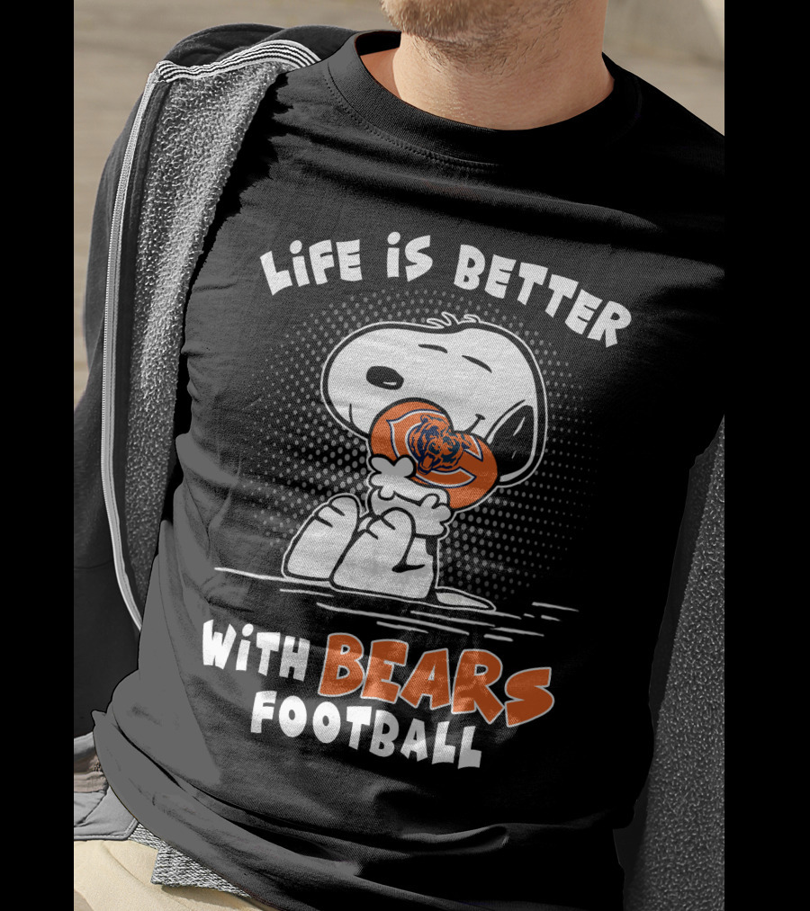 Life Is Better With Bears Football Snoopy Hugging T-Shirt