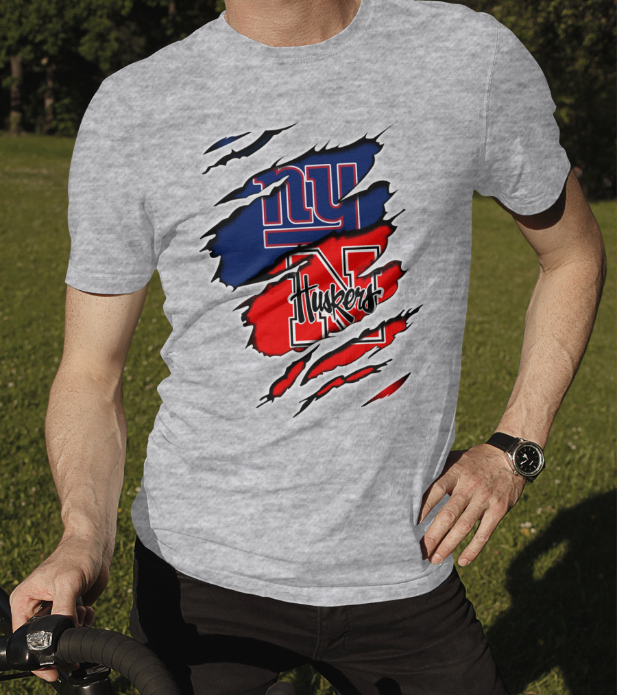 NY Giants Huskers Torn Layers T-Shirt