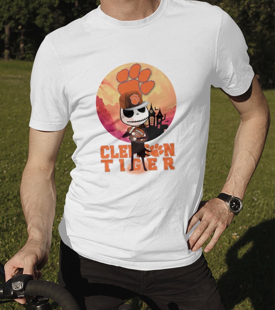 Clemson Tiger Skeleton Football Halloween Scene T-Shirt
