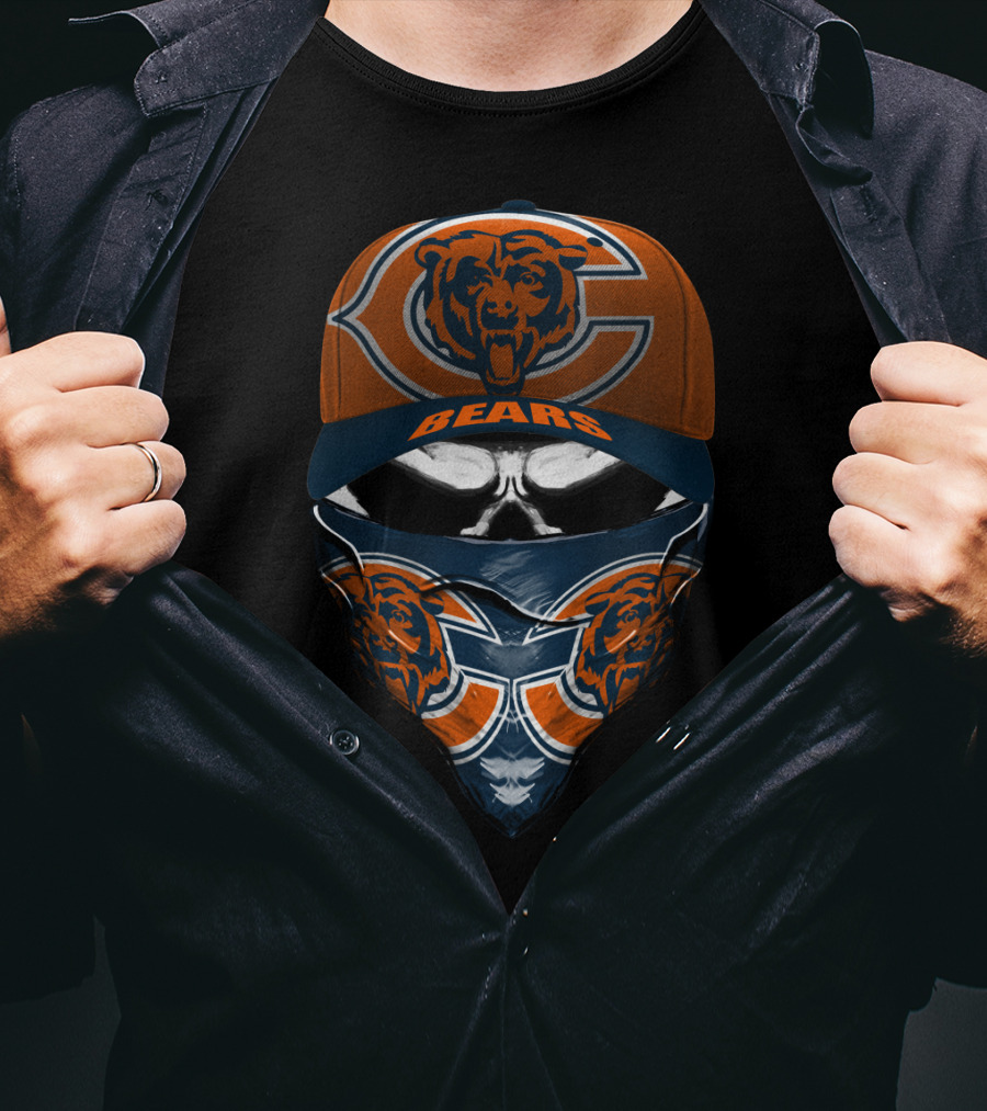 Chicago Bears Hat And Bandana With Team Logo And Skull T-Shirt