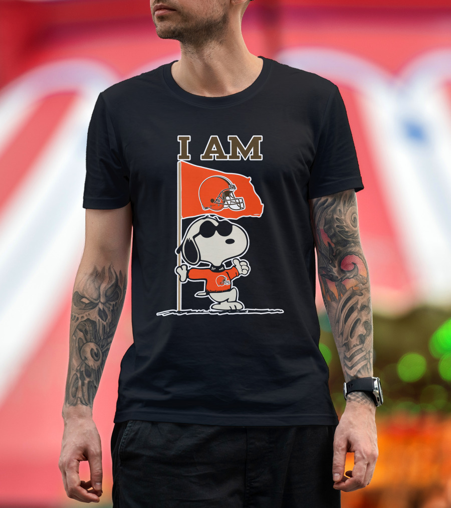 I Am Cleveland Browns Snoopy Football Flag T-Shirt
