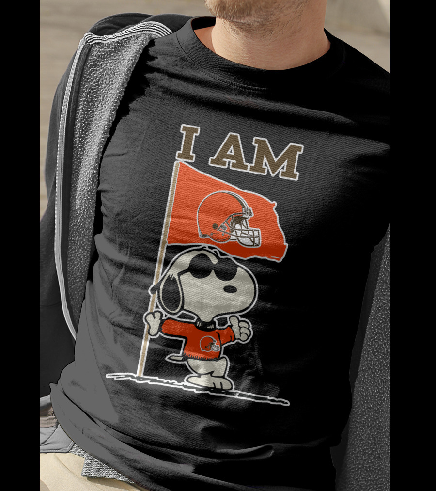 I Am Cleveland Browns Snoopy Football Flag T-Shirt
