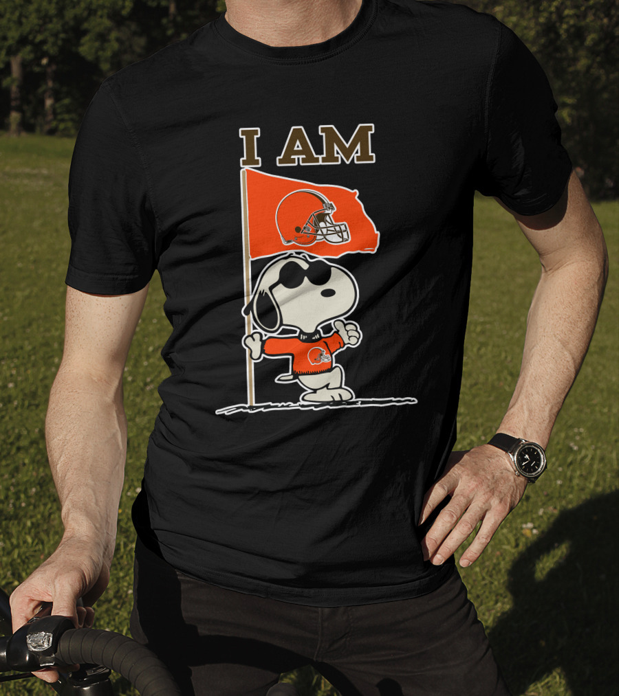 I Am Cleveland Browns Snoopy Football Flag T-Shirt