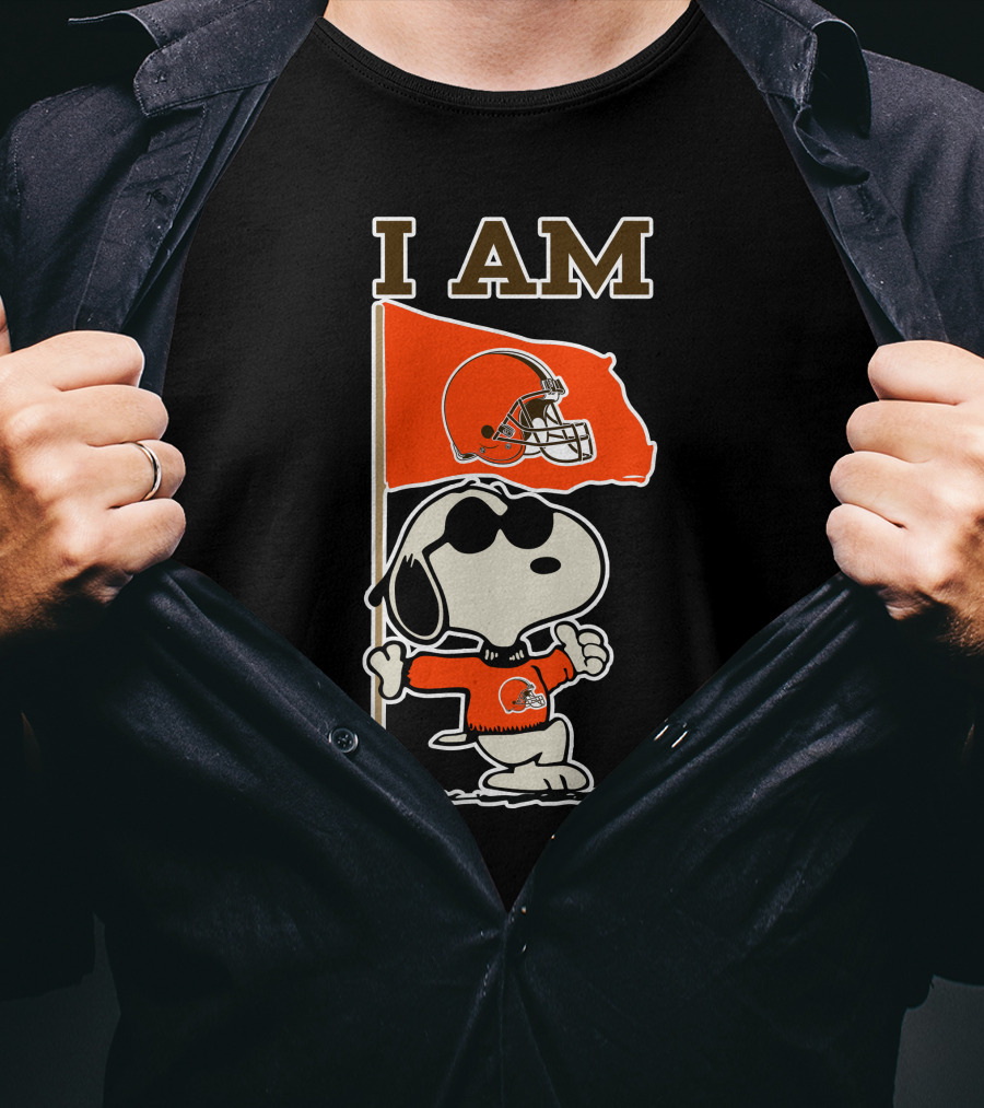 I Am Cleveland Browns Snoopy Football Flag T-Shirt