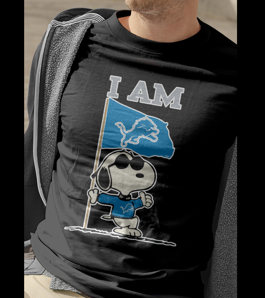I Am Detroit Lions Snoopy Flag Football Fan T-Shirt
