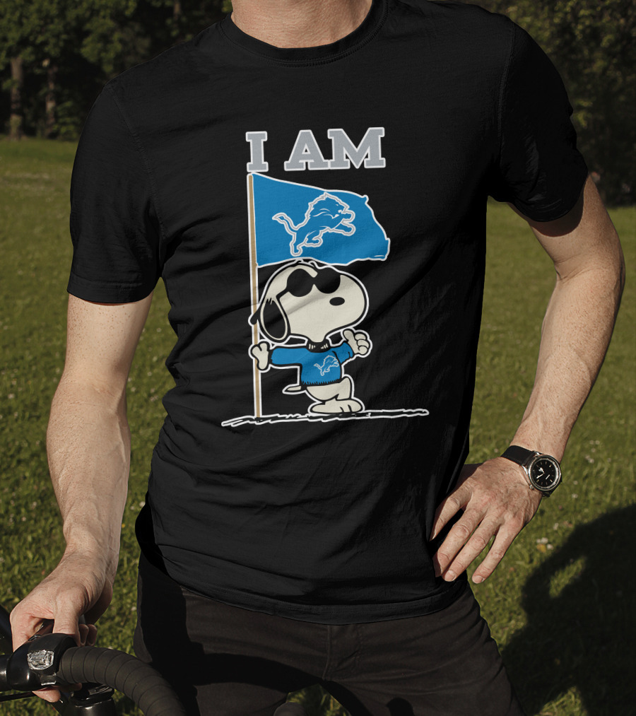I Am Detroit Lions Snoopy Flag Football Fan T-Shirt