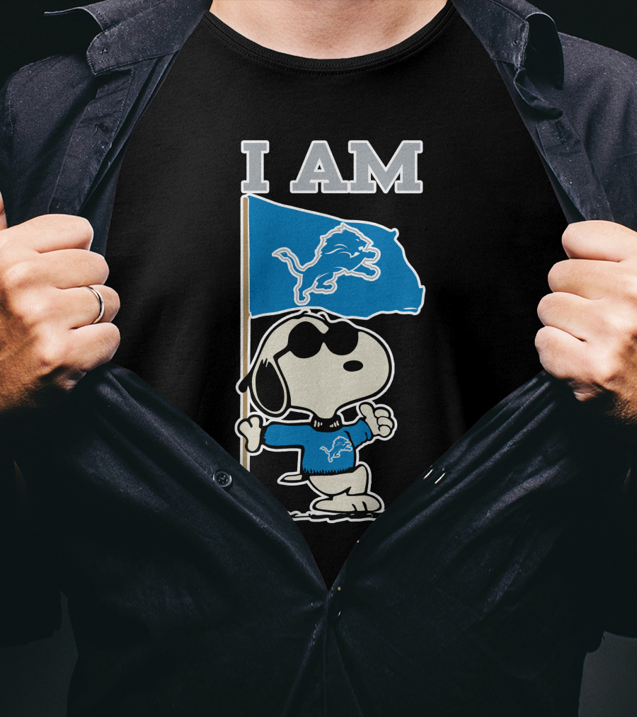 I Am Detroit Lions Snoopy Flag Football Fan T-Shirt