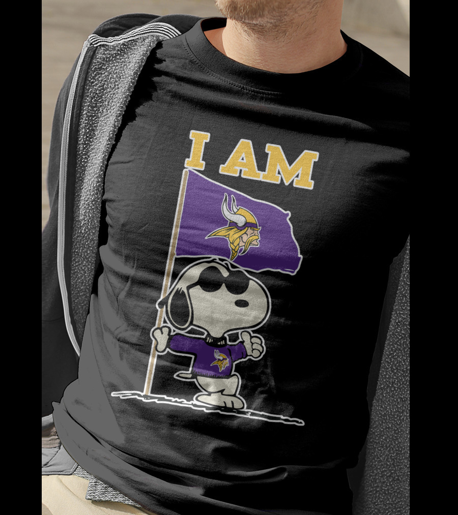 I Am Minnesota Vikings Snoopy T-Shirt